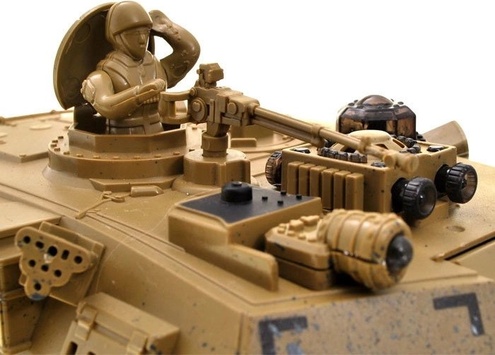 Ефектно LED осветление и фигурка на танкист