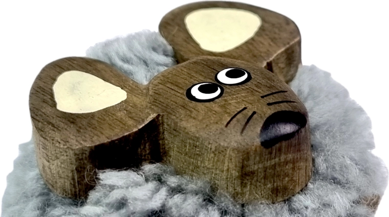 Закачлив дизайн с мек помпон