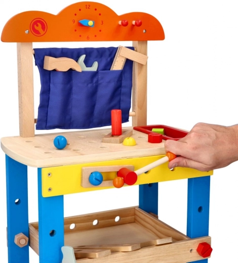 Stable wooden construction and smart storage